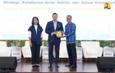 seminar nasional hari jalan 2024 kementerian pu tekankan pentingnya infrastruktur jalan bagi swasembada pangan dan energi WhatsApp Image 2024 12 19 at 14.41.15