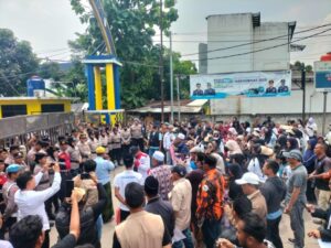 Truk Tanah Kembali Makan Korban, JBM Demo Kantor Dishub Balaraja 2 WhatsApp Image 2025 12 02 at 18.22.12 1