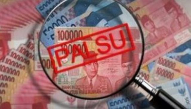 mengenali uang palsu e1514636935212a 640x364 1